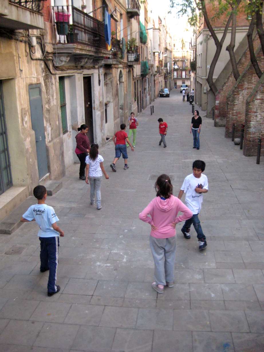 Resultado de imagen de niños jugando en la calle